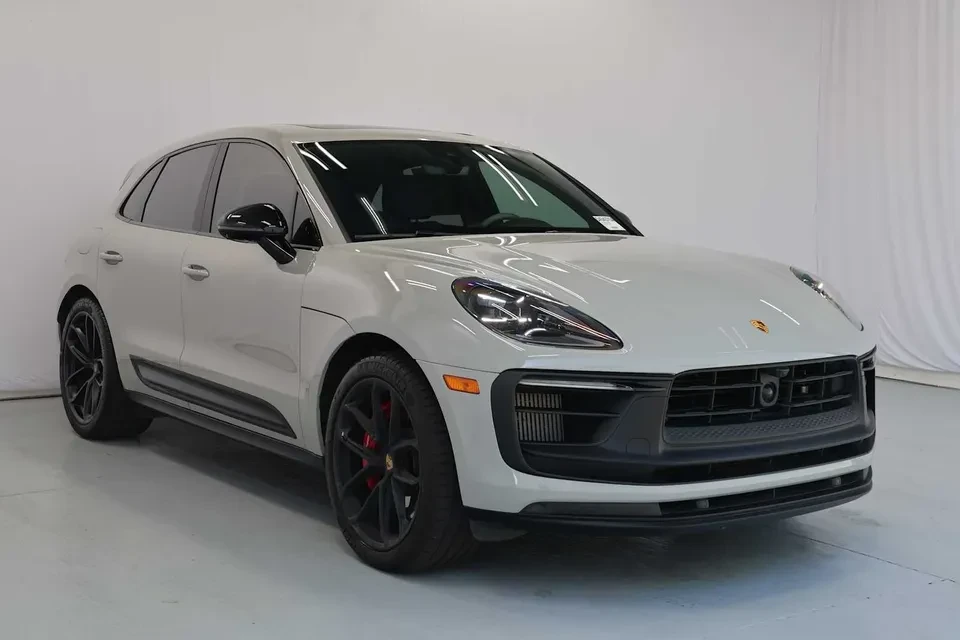 2025 Porsche Macan Electric - Image 2 of 7