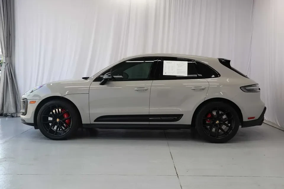 2025 Porsche Macan Electric - Image 3 of 7