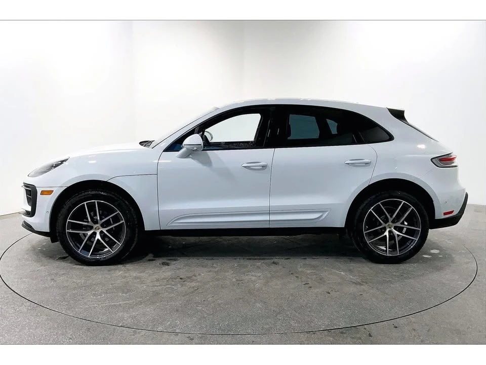 2025 Porsche Macan Electric - Image 8 of 20