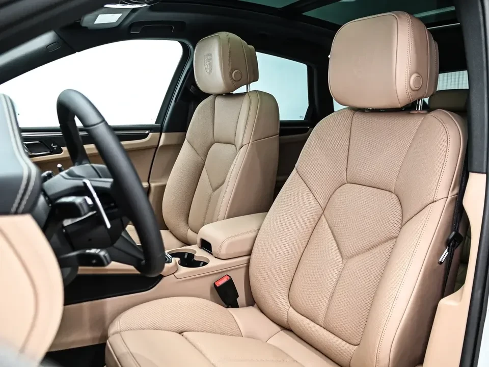 2025 Porsche Macan - Image 14 of 20