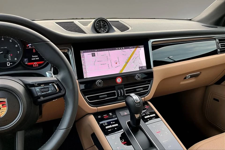 2025 Porsche Macan - Image 5 of 8
