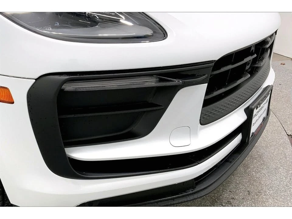 2025 Porsche Macan Electric - Image 9 of 20