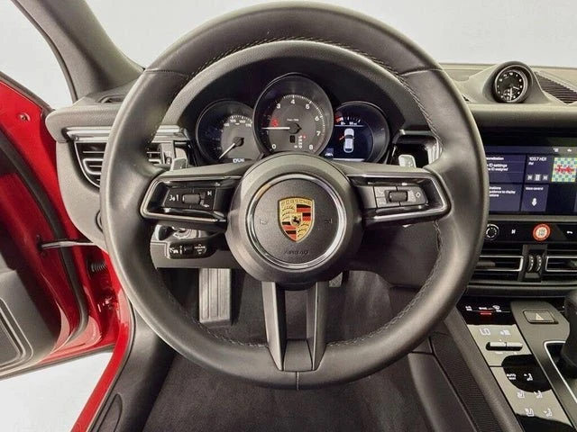 2025 Porsche Macan Electric - Image 15 of 20