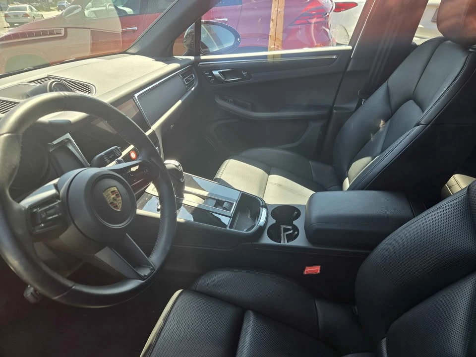 2025 Porsche Macan - Image 6 of 6