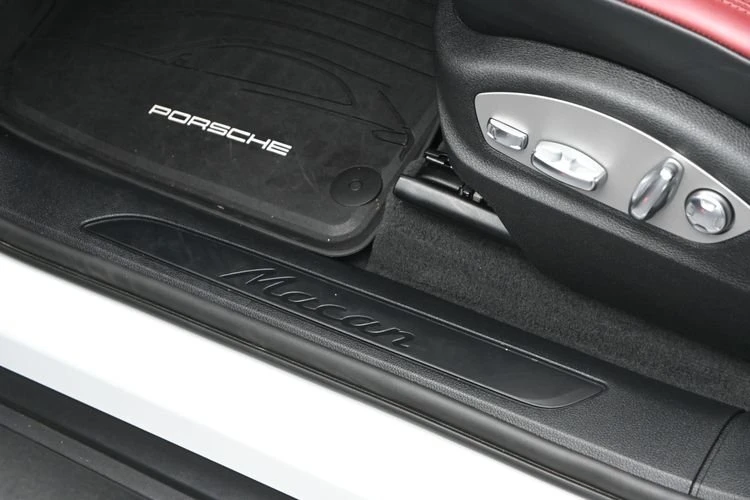 2025 Porsche Macan - Image 7 of 20