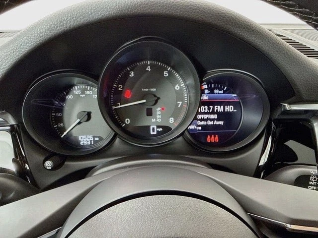 2025 Porsche Macan Electric - Image 16 of 20