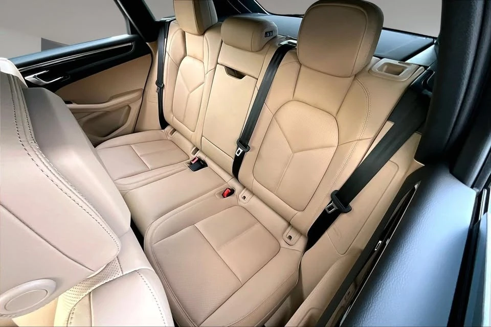 2025 Porsche Macan - Image 8 of 8