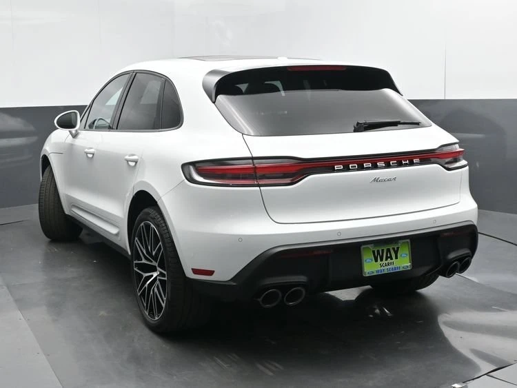 2025 Porsche Macan - Image 18 of 20