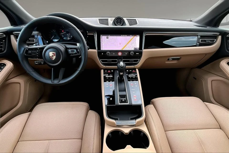 2025 Porsche Macan - Image 4 of 8
