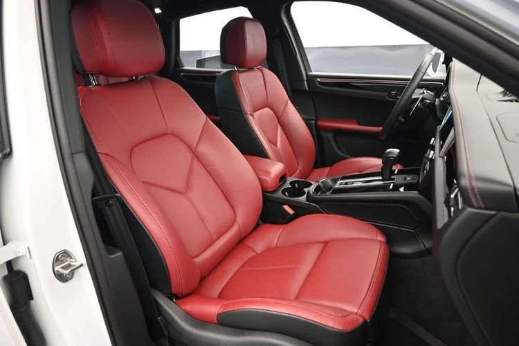 2025 Porsche Macan - Image 13 of 20