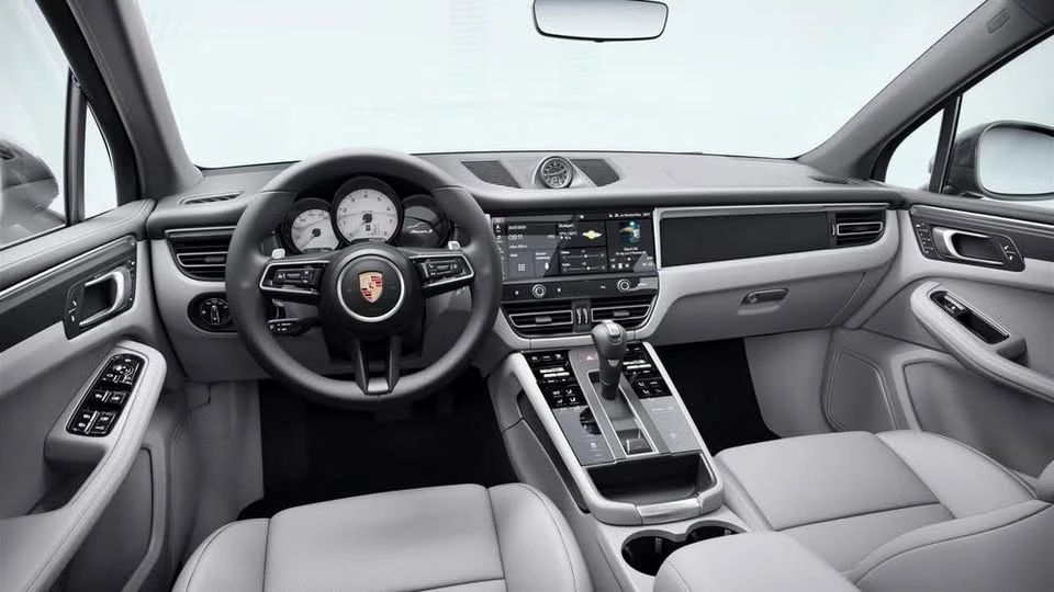 2025 Porsche Macan - Image 8 of 9