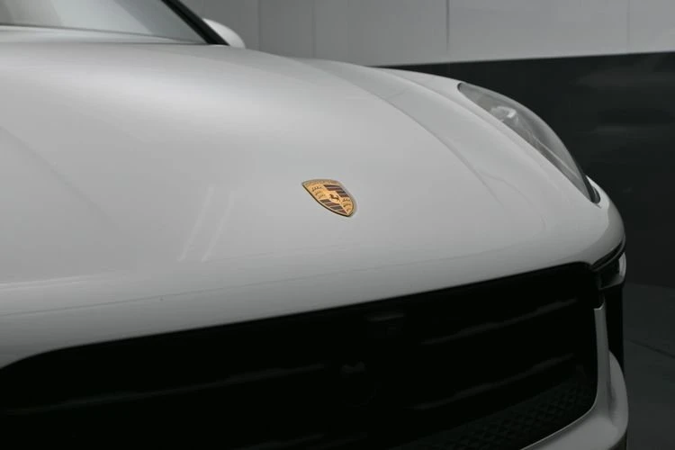 2025 Porsche Macan - Image 6 of 20