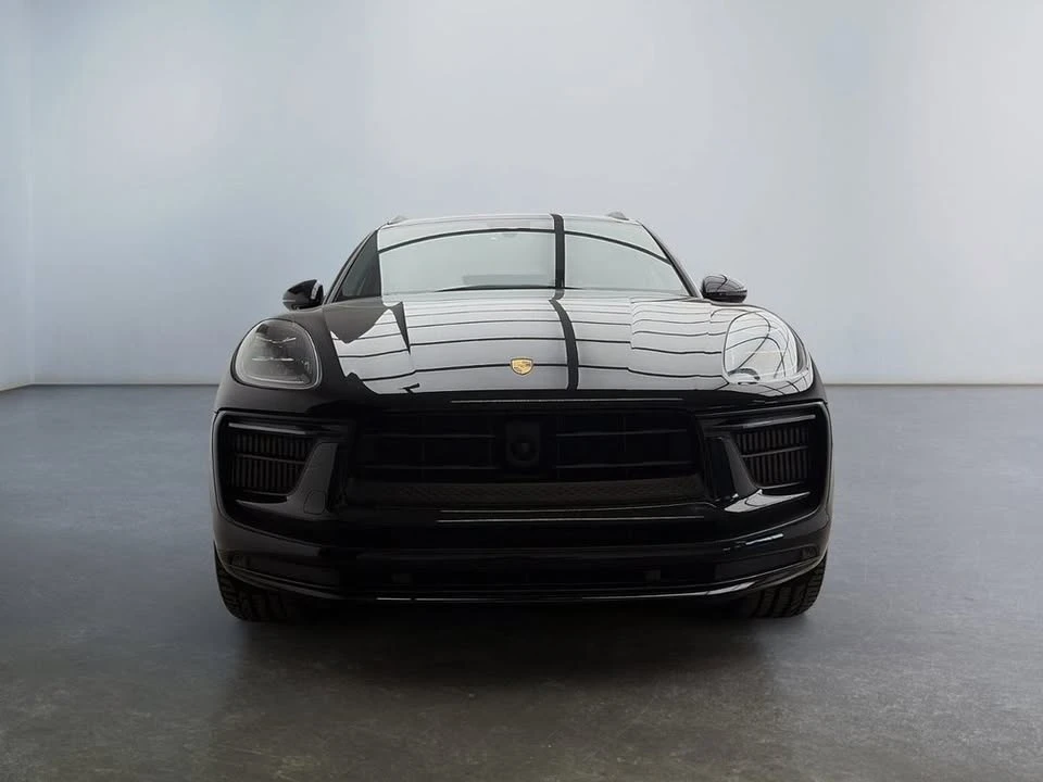 2025 Porsche Macan - Image 8 of 10