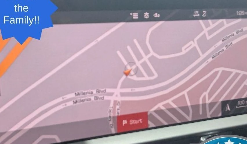 2025 Porsche Macan - Image 8 of 20