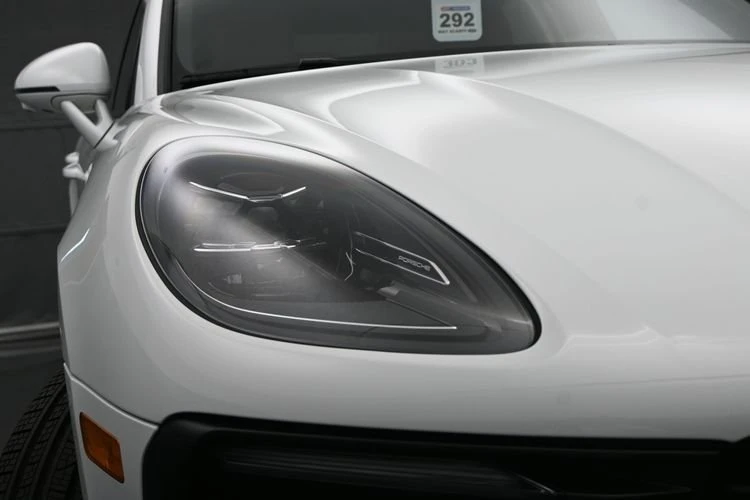 2025 Porsche Macan - Image 5 of 20