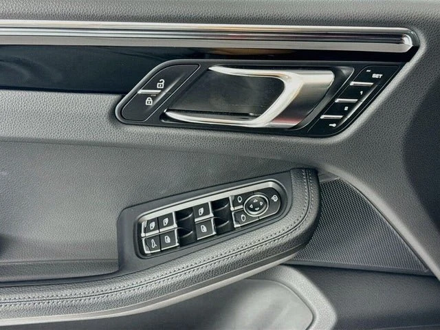 2025 Porsche Macan Electric - Image 11 of 20