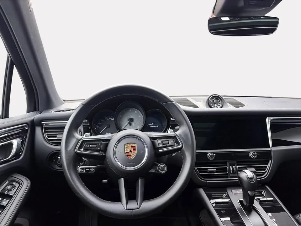 2025 Porsche Macan - Image 4 of 10