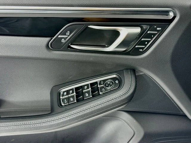 2025 Porsche Macan Electric - Image 11 of 20