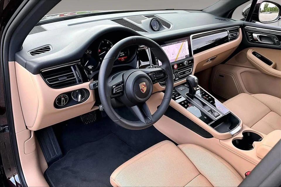 2025 Porsche Macan - Image 6 of 8