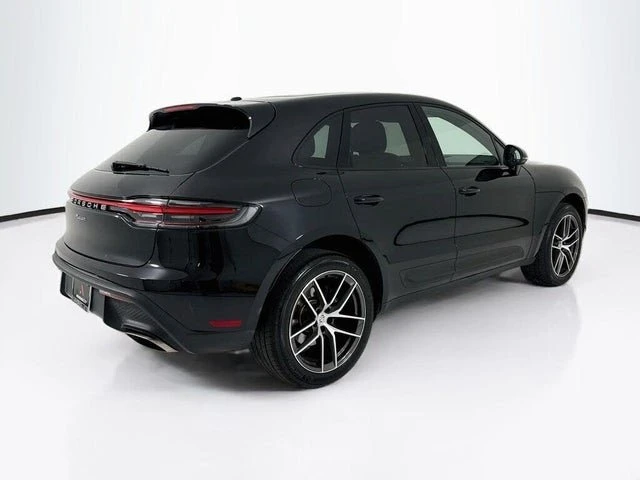 2025 Porsche Macan Electric - Image 9 of 20