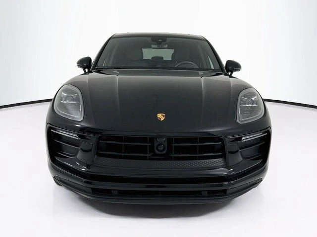 2025 Porsche Macan Electric - Image 6 of 20