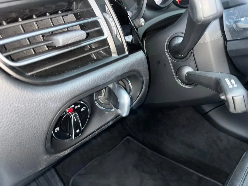 2025 Porsche Macan Electric - Image 18 of 20