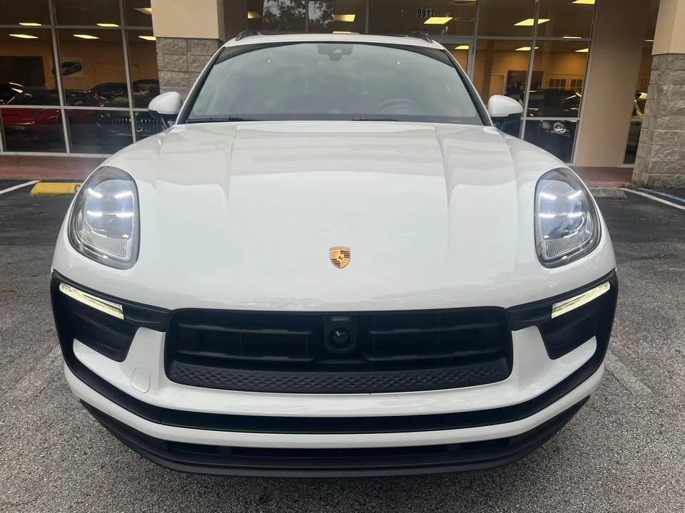 2025 Porsche Macan Electric - Image 13 of 20