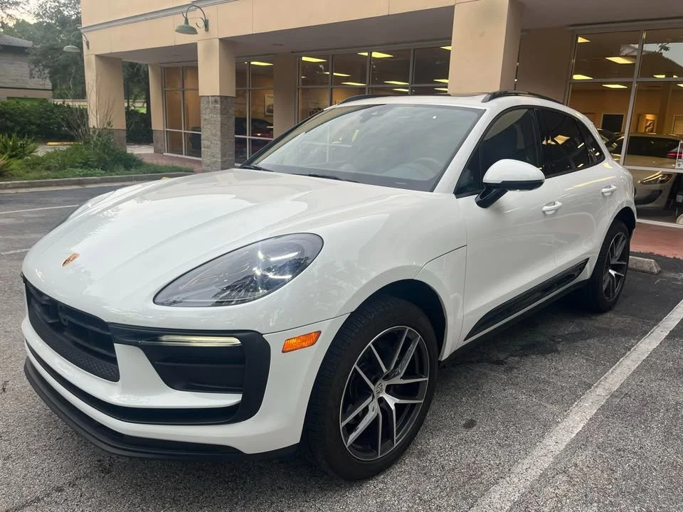 2025 Porsche Macan Electric - Image 11 of 20