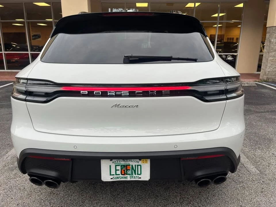 2025 Porsche Macan Electric - Image 6 of 20