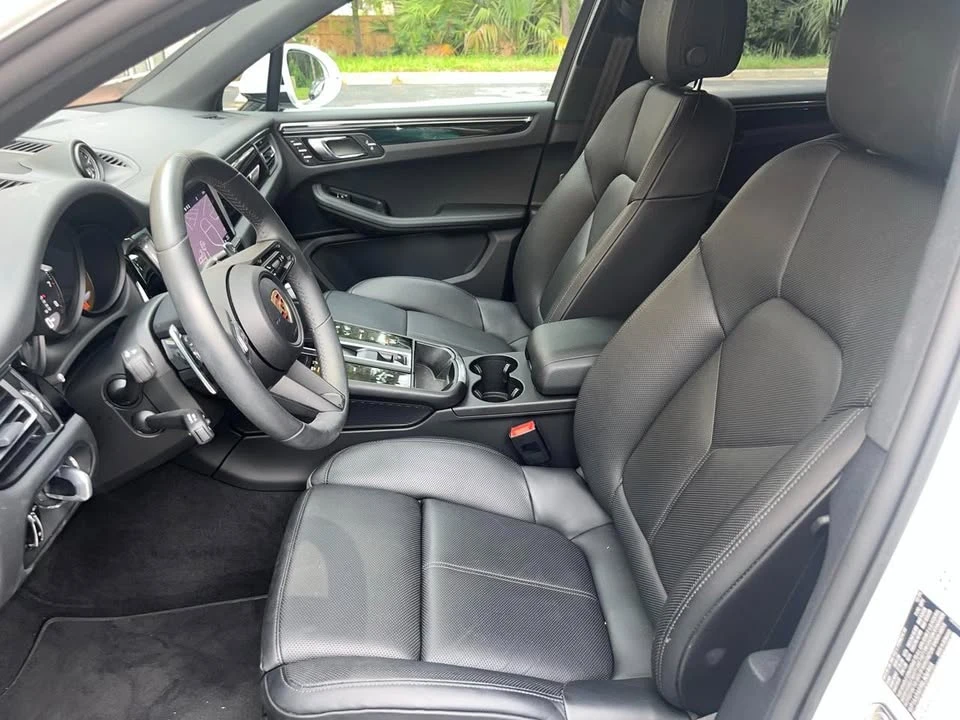 2025 Porsche Macan Electric - Image 19 of 20