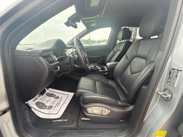 2025 Porsche Macan Electric - Image 11 of 20