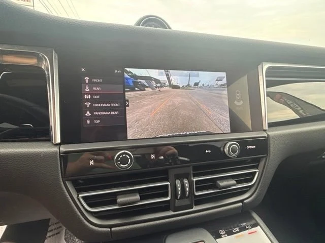 2025 Porsche Macan Electric - Image 17 of 20