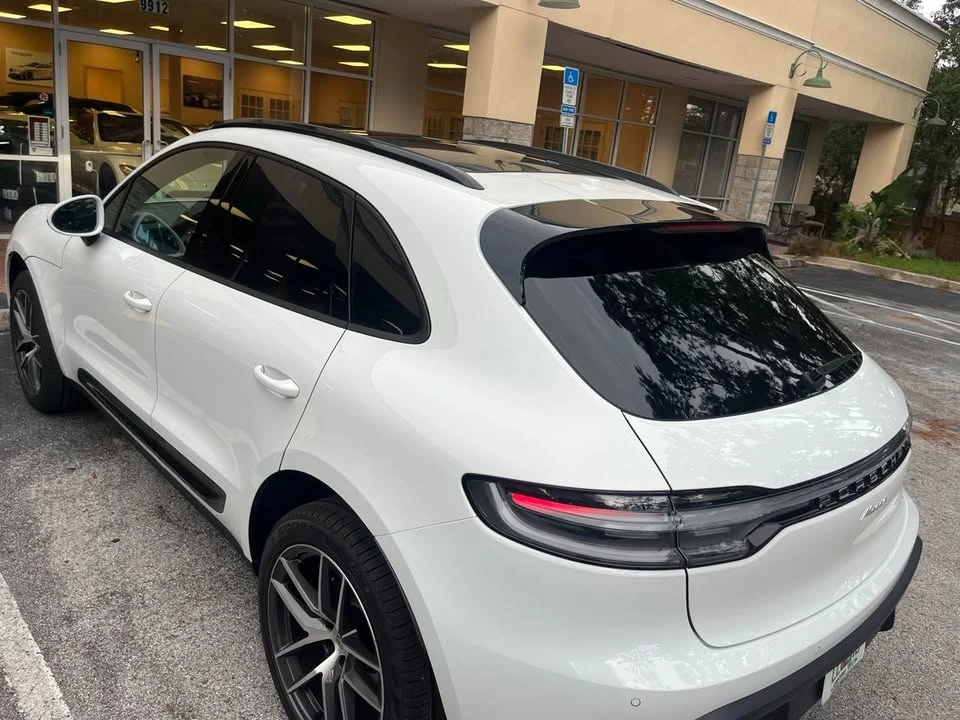 2025 Porsche Macan Electric - Image 9 of 20