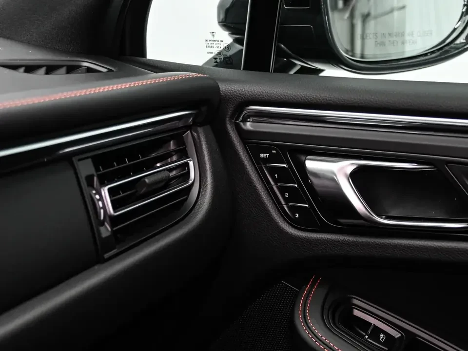 2025 Porsche Macan Electric - Image 20 of 20