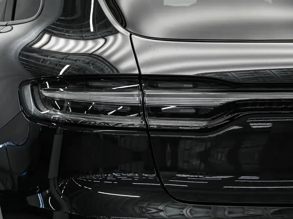 2025 Porsche Macan Electric - Image 3 of 20