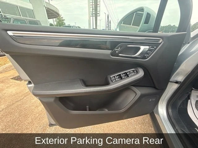 2025 Porsche Macan Electric - Image 9 of 20