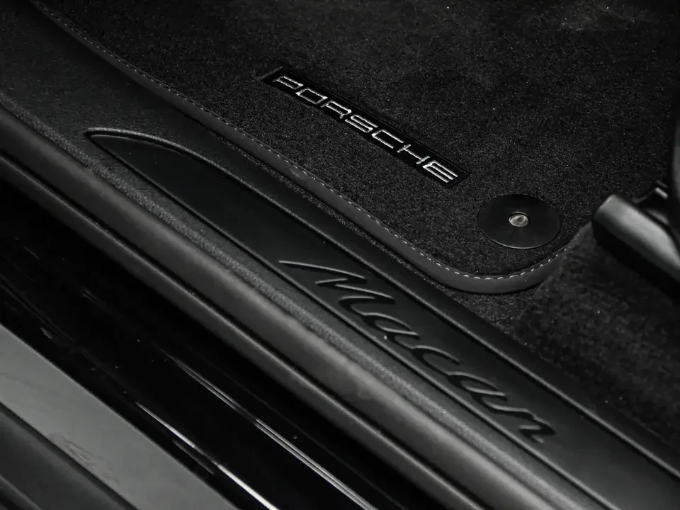 2025 Porsche Macan Electric - Image 20 of 20