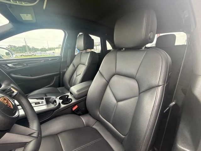 2025 Porsche Macan Electric - Image 12 of 20