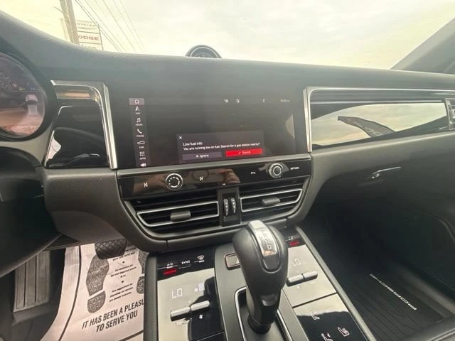 2025 Porsche Macan Electric - Image 16 of 20