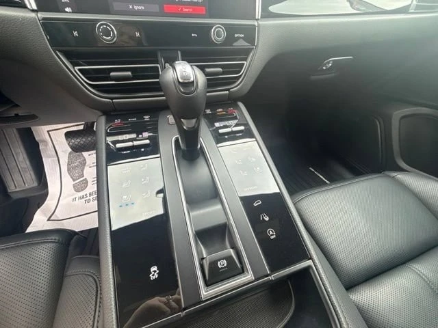 2025 Porsche Macan Electric - Image 15 of 20