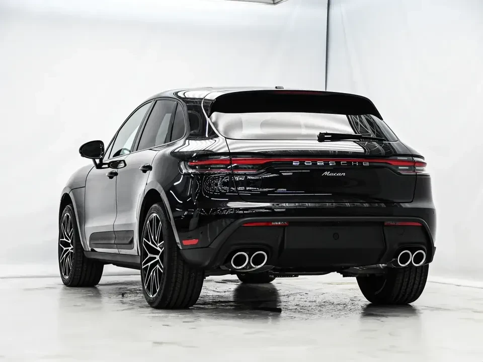 2025 Porsche Macan Electric - Image 5 of 20