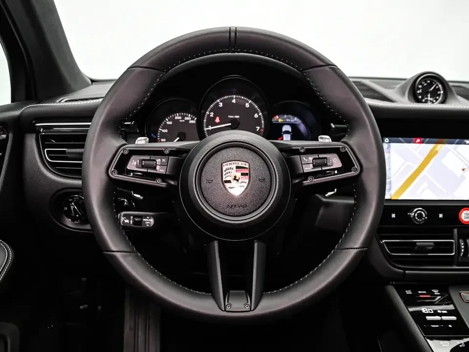 2025 Porsche Macan Electric - Image 16 of 20