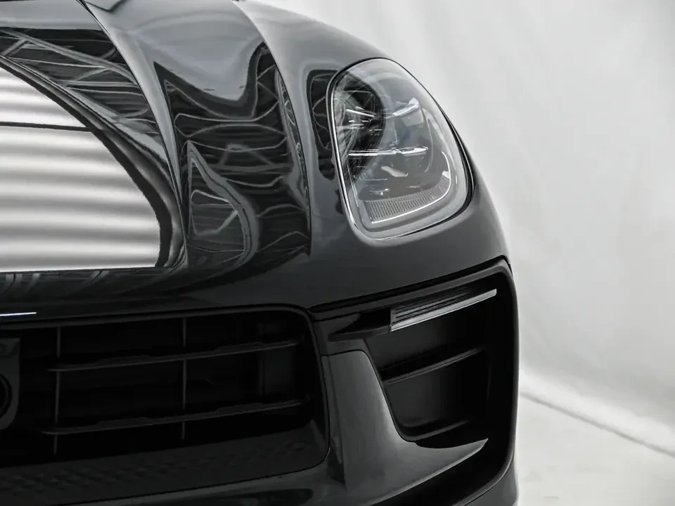 2025 Porsche Macan Electric - Image 10 of 20