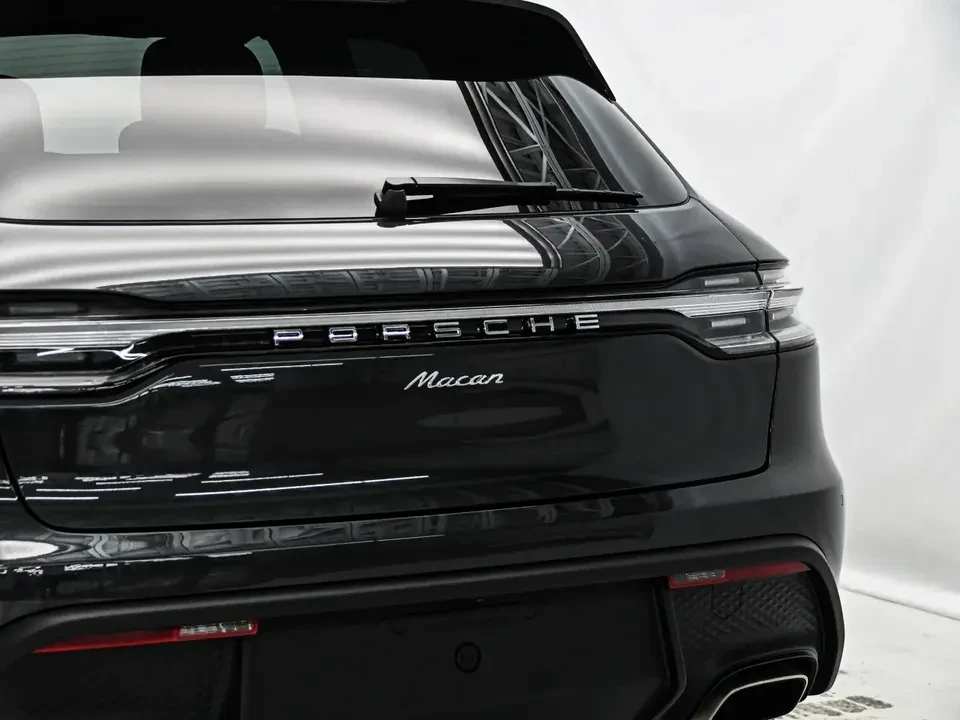 2025 Porsche Macan Electric - Image 8 of 20