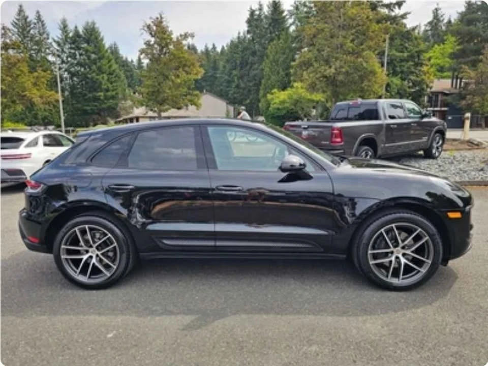 2025 Porsche Macan Electric - Image 4 of 8