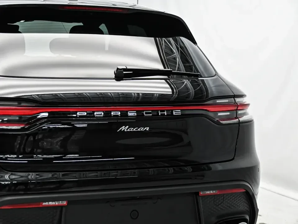 2025 Porsche Macan Electric - Image 11 of 20