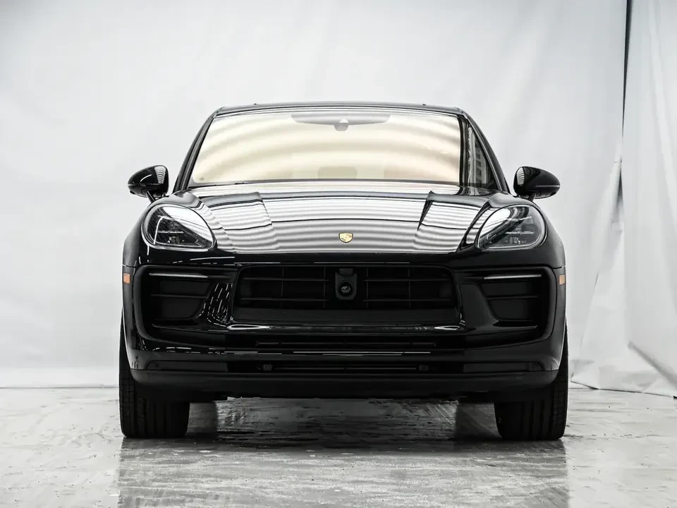 2025 Porsche Macan Electric - Image 7 of 20