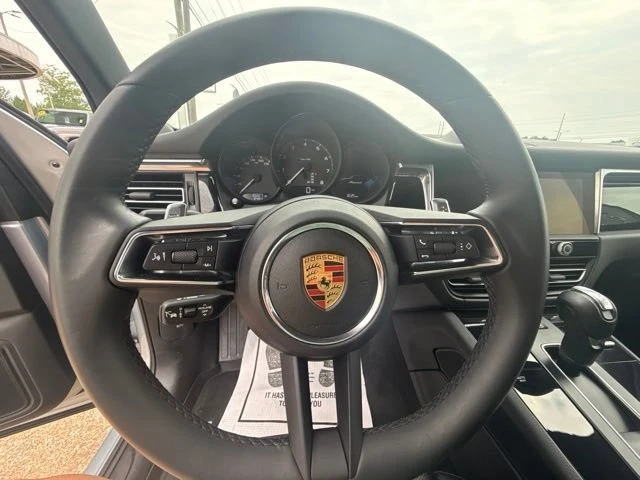 2025 Porsche Macan Electric - Image 14 of 20