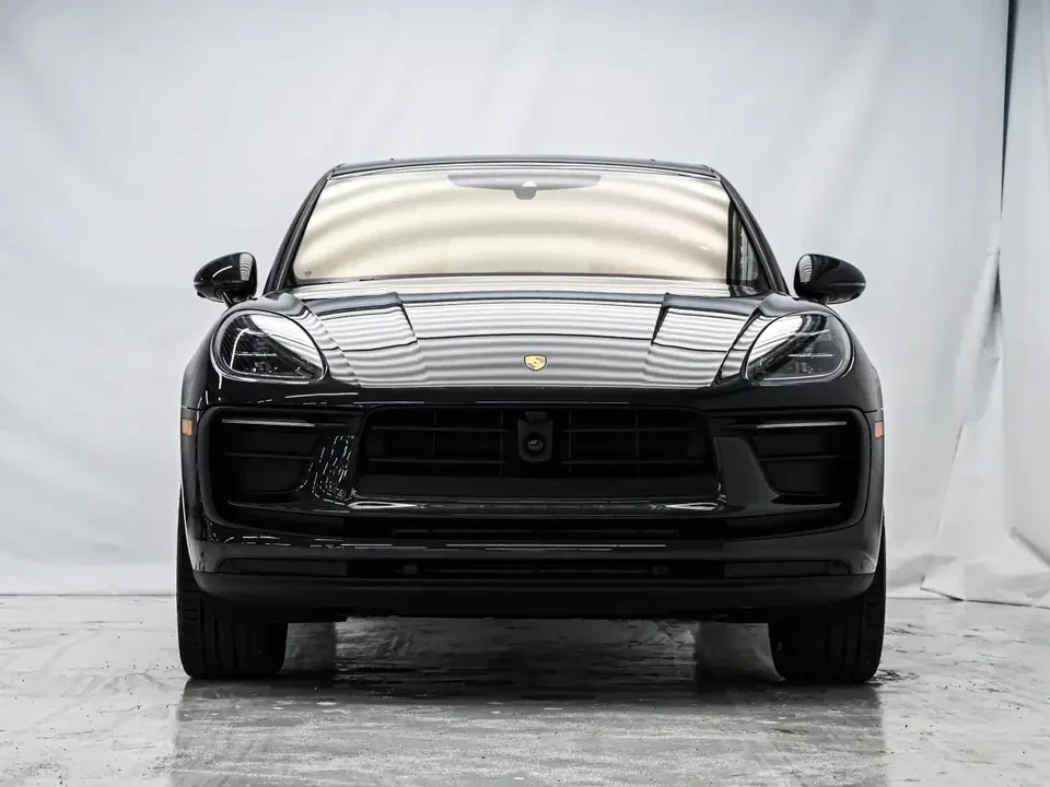 2025 Porsche Macan Electric - Image 7 of 20