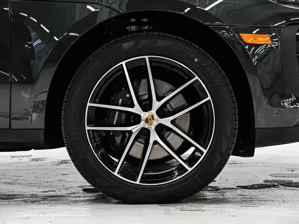2025 Porsche Macan Electric - Image 12 of 20